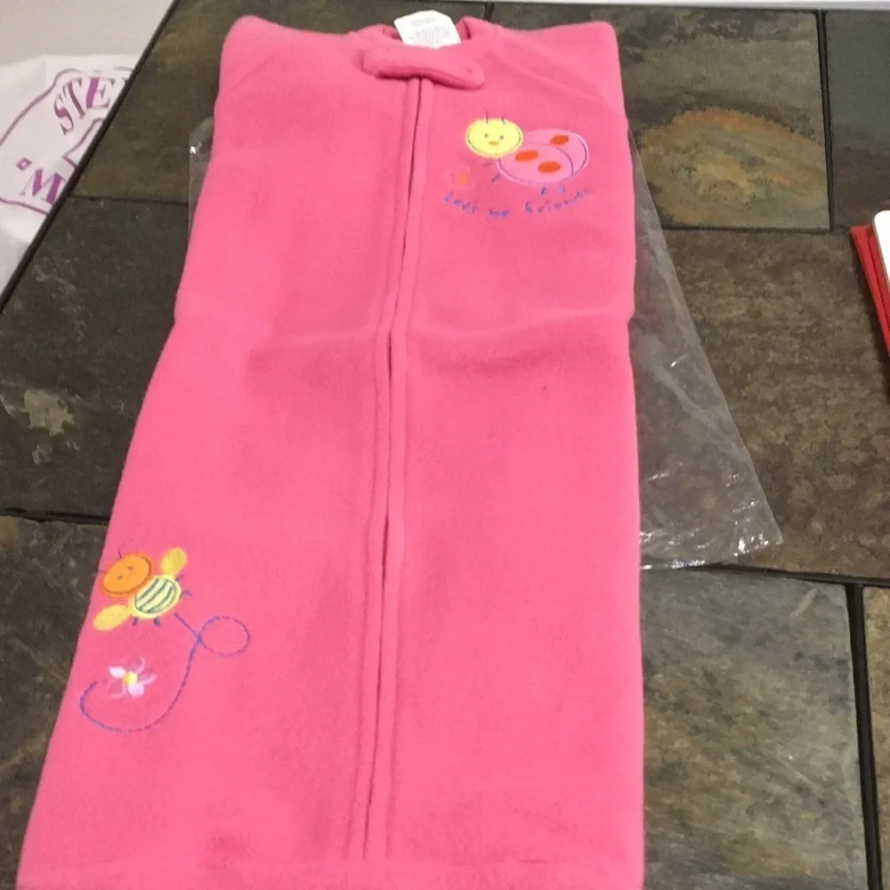 NWT Sandsoil, Newborn to 7 lb girls sleeping gown. Fully zip,
